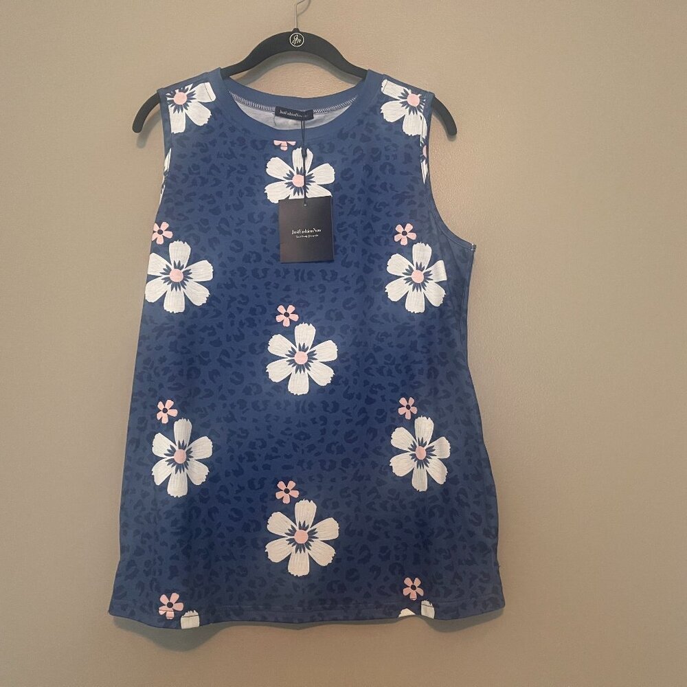 Just Fashion Now Blue Top w/Flowers, NWT, Medium